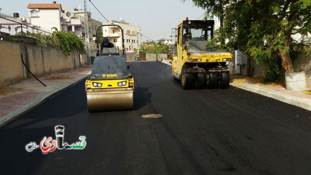  فيديو : من ايطاليا الى كفرقاسم ..رئيس البلدية المحامي عادل بدير يشرف على تزفيت الحي الجنوبي لمدرسة ابن خلدون 